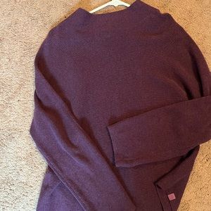 Lululemon M-L purple sweater